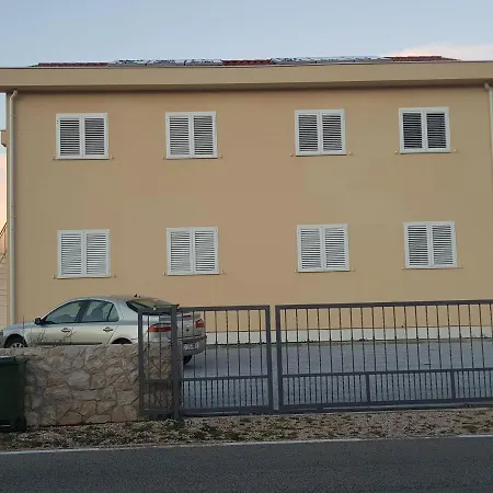 Contemporary In Near Sea Neviđane